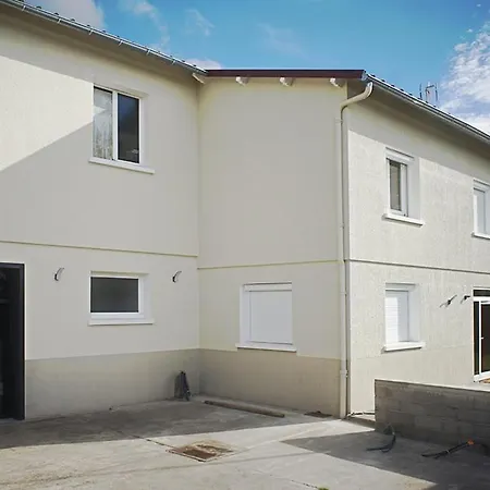 Maison 15 Personnes Peripherie De Clermont-ferrand Holiday home Romagnat